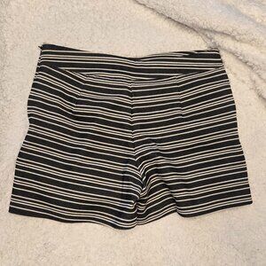 Kenar Womens Shorts BLACK WHITE Geometric Print Mid Rise Chino-Side Zip-Size 10